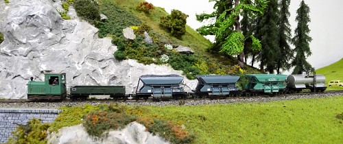 Auf vier statt zwei Achsen sicher durch das Gebirge